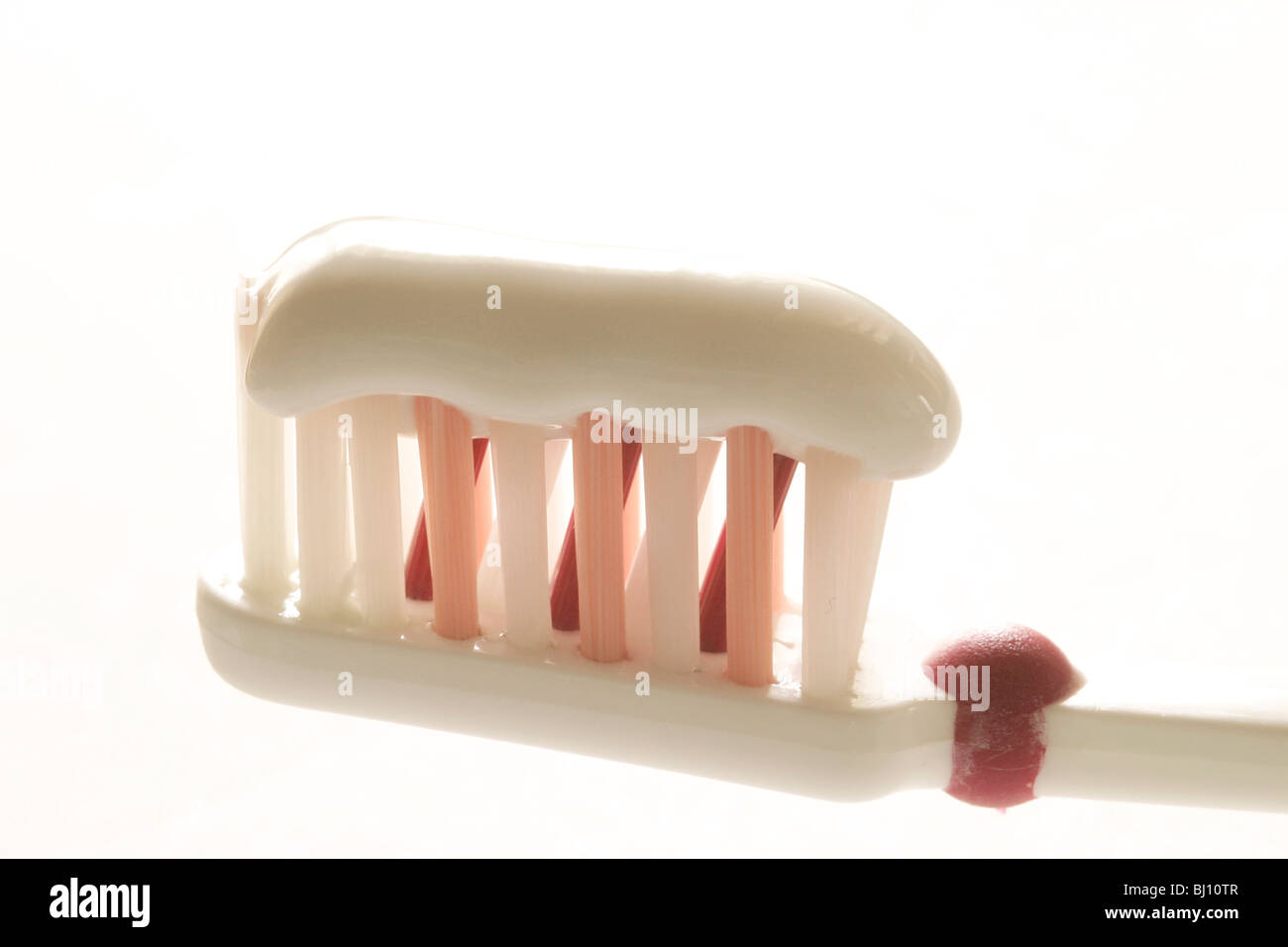 Spazzolino da denti con dentifricio Foto Stock