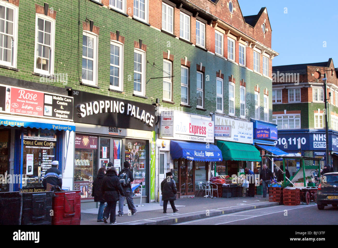 Piastrellate negozi terrazzati nel North End Road West Brompton, Londra Foto Stock