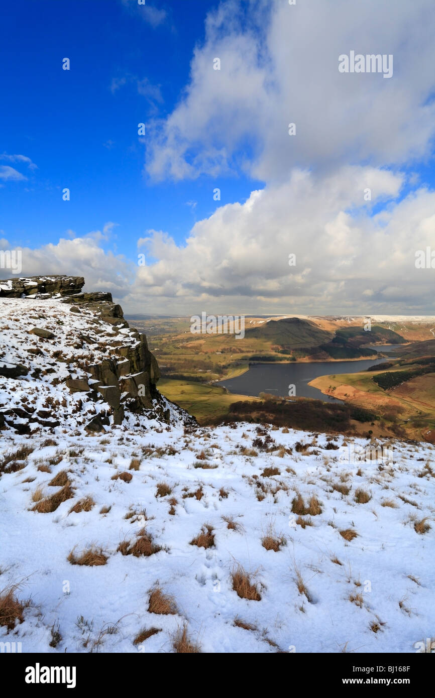 Serbatoio Dovestone da Wimberry pietre, Greenfield, Parco Nazionale di Peak District, Oldham, Greater Manchester, Lancashire, Inghilterra, Regno Unito. Foto Stock