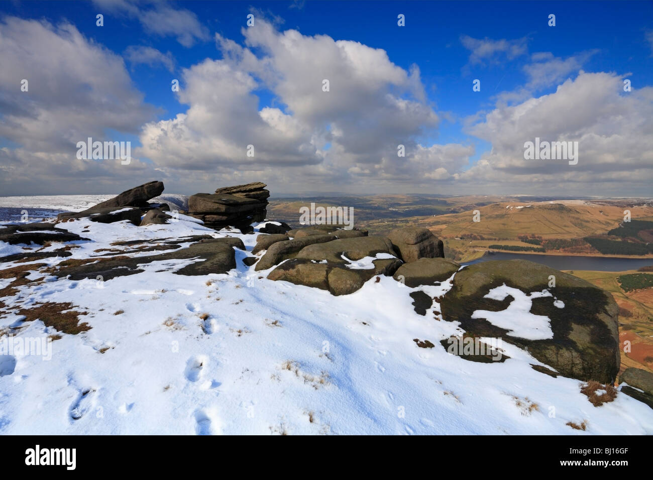 Serbatoio Dovestone da Wimberry pietre, Greenfield, Parco Nazionale di Peak District, Oldham, Greater Manchester, Lancashire, Inghilterra, Regno Unito. Foto Stock