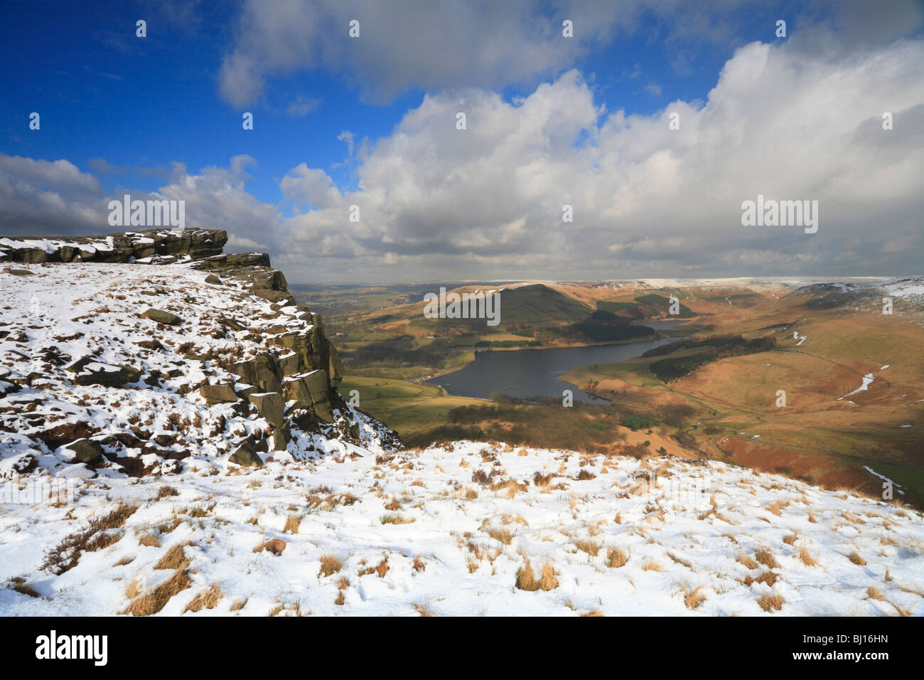Serbatoio Dovestone da Wimberry pietre, Greenfield, Parco Nazionale di Peak District, Oldham, Greater Manchester, Lancashire, Inghilterra, Regno Unito. Foto Stock