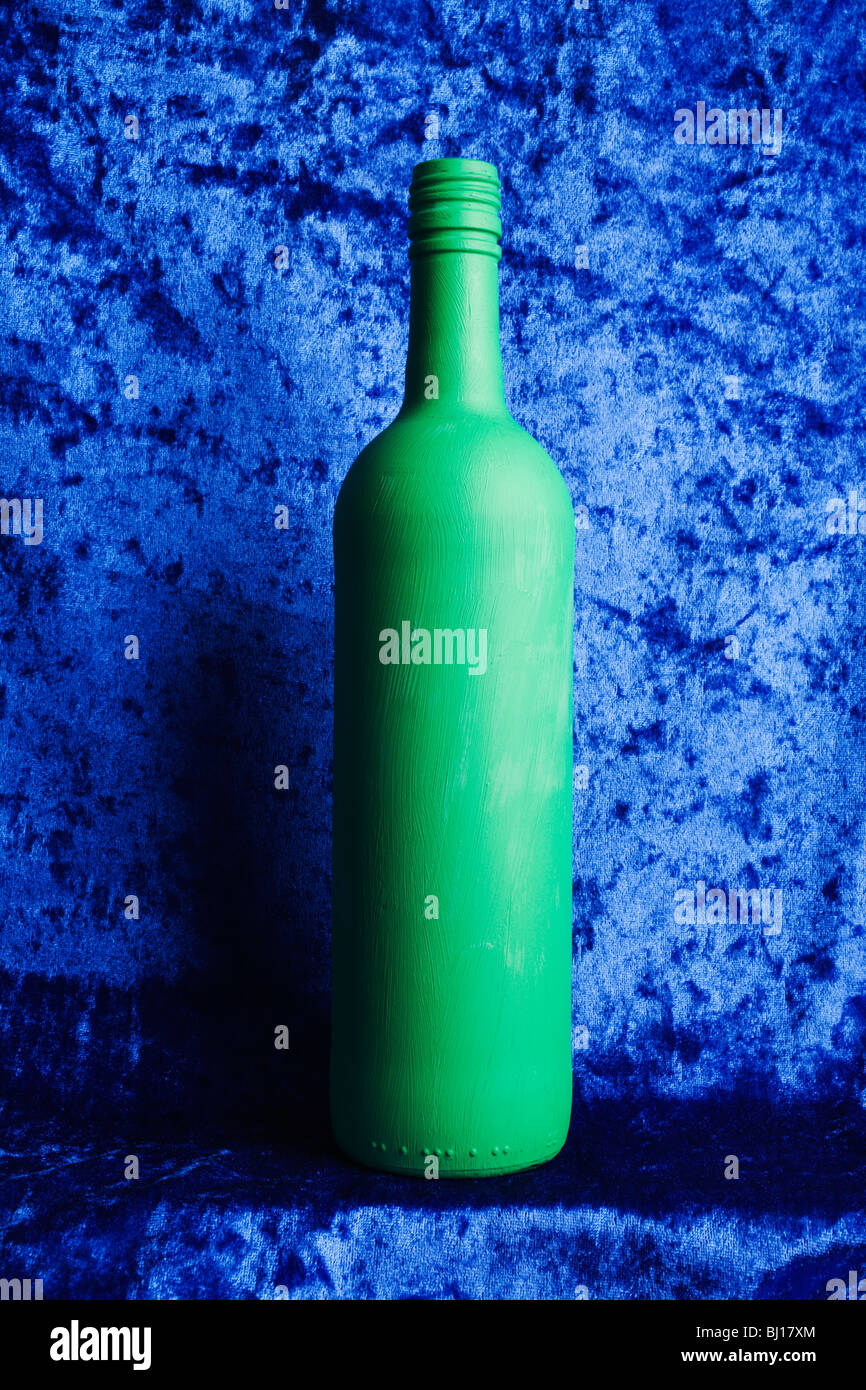Un dipinto di verde bottiglia sul blu. Foto Stock