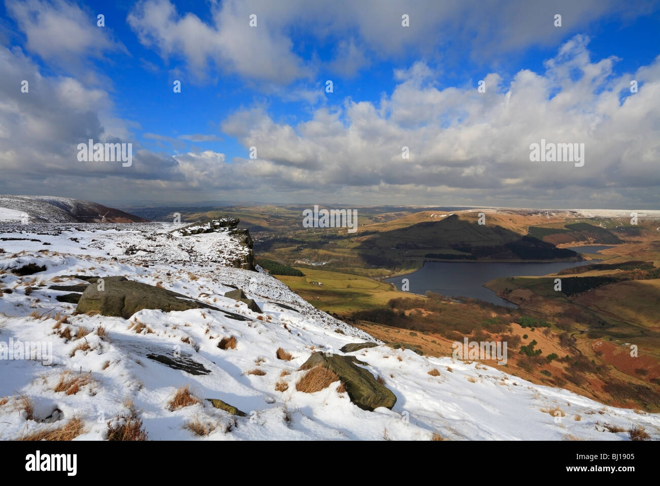 Serbatoio Dovestone da Wimberry pietre, Greenfield, Parco Nazionale di Peak District, Oldham, Greater Manchester, Lancashire, Inghilterra, Regno Unito. Foto Stock