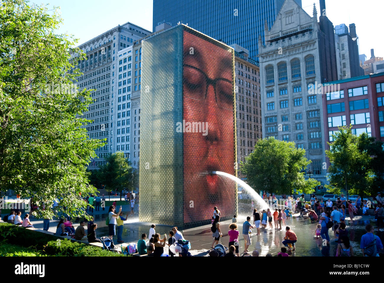 Fontana di corona, Chicago, Illinois. interactive fontana progettata da artista jaume da Plensa a. volti realizzati con diodi emettitori di luce. Foto Stock