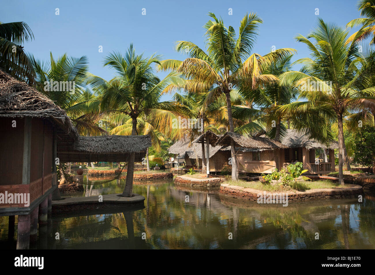India Kerala, Vypeen Isola, Cherai Beach Resort, sistemazione di lusso bungalows Foto Stock