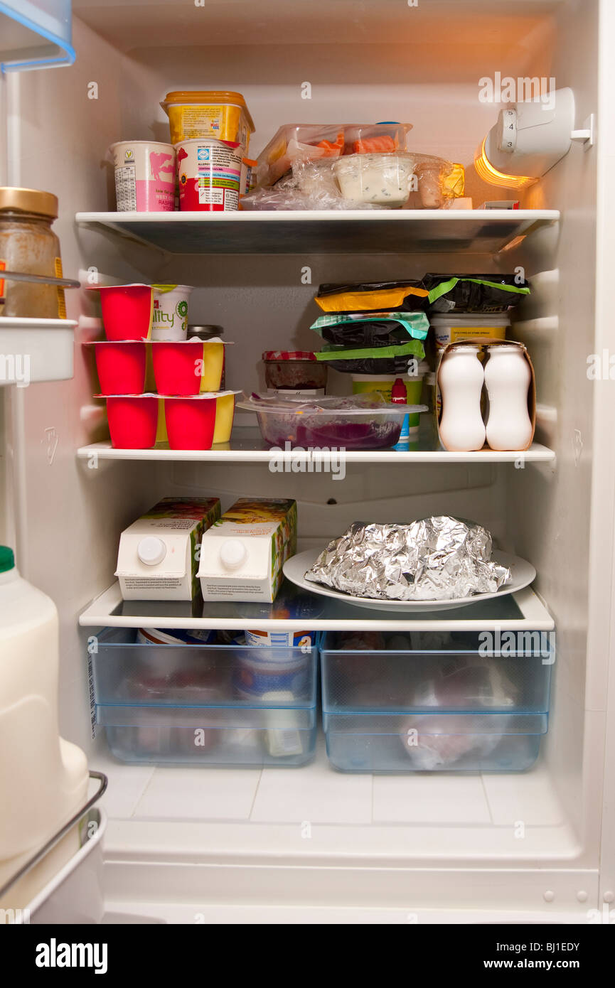 Inside a fridge immagini e fotografie stock ad alta risoluzione - Alamy