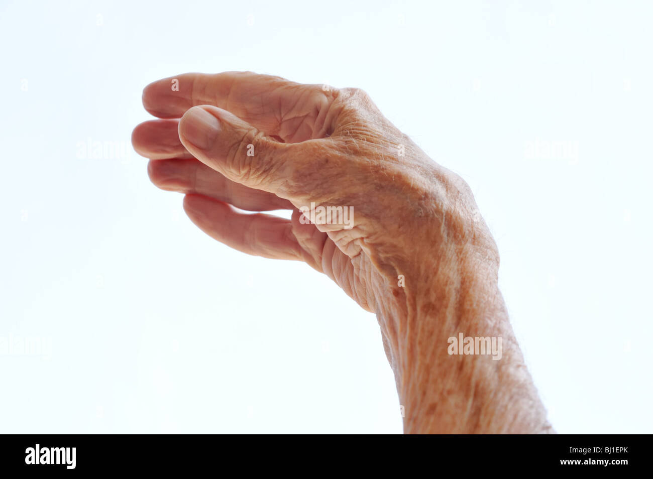 Senior della donna del lato isolato su bianco Foto Stock
