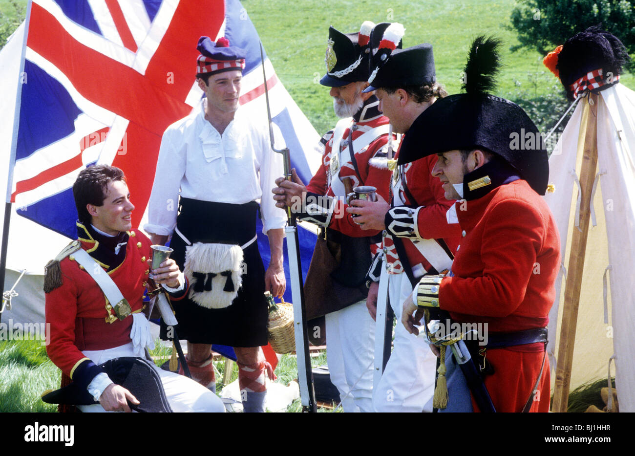 Rievocazione storica, British redcoats 1815 Union Jack Flag storia militare uniformi uniformi Abbigliamento Costumi costume di moda Foto Stock