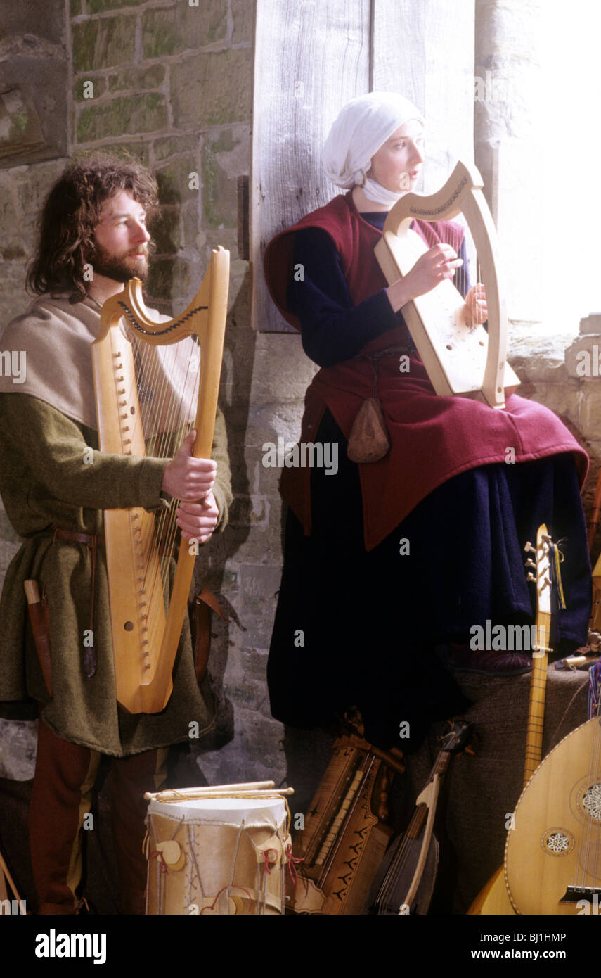 Musicisti medievale rievocazione storica English Storia britannica musica musicista persone musicale strumento costume degli strumenti Foto Stock