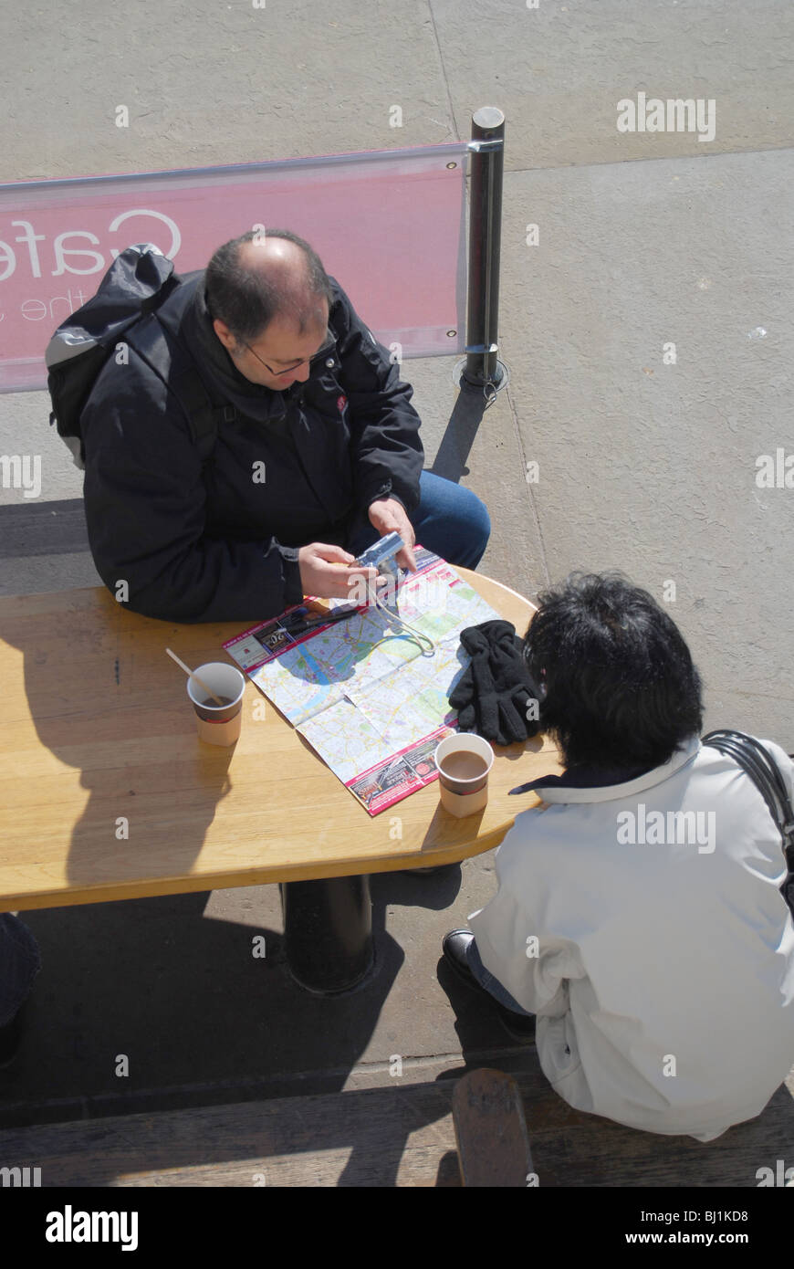 I turisti turismo telecamera mappa di marito e moglie holiday London Foto Stock
