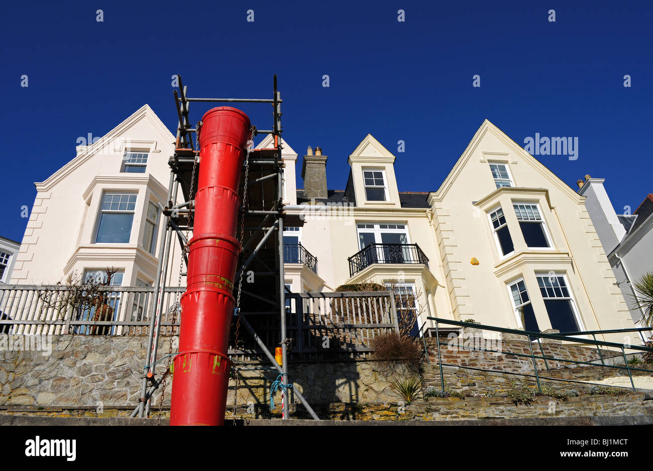 Uno stile vittoriano casa essendo ristrutturato a Fowey in Cornwall Regno Unito Foto Stock