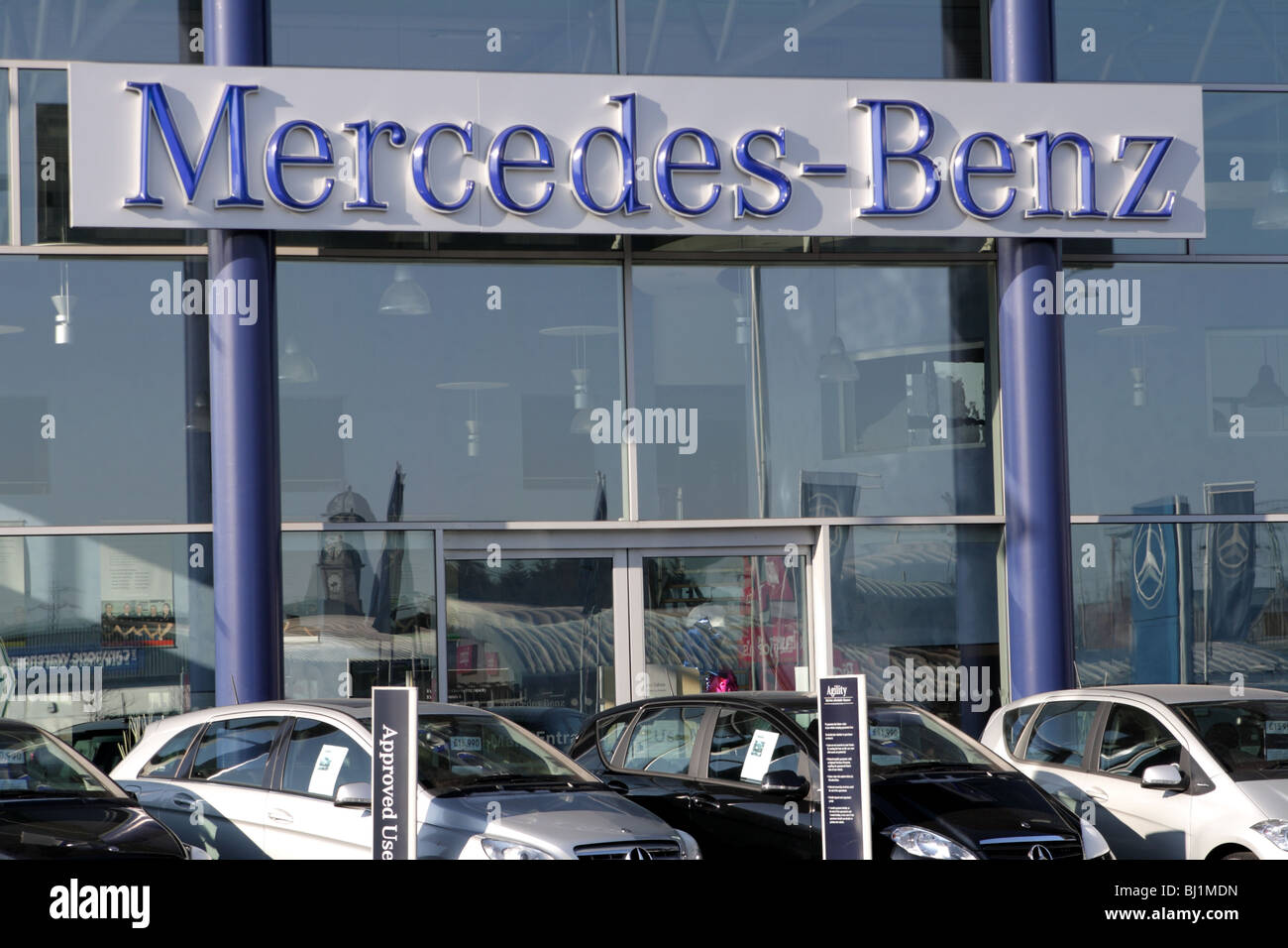 Mercedes Benz concessionaria auto, Birmingham 2010 Foto Stock