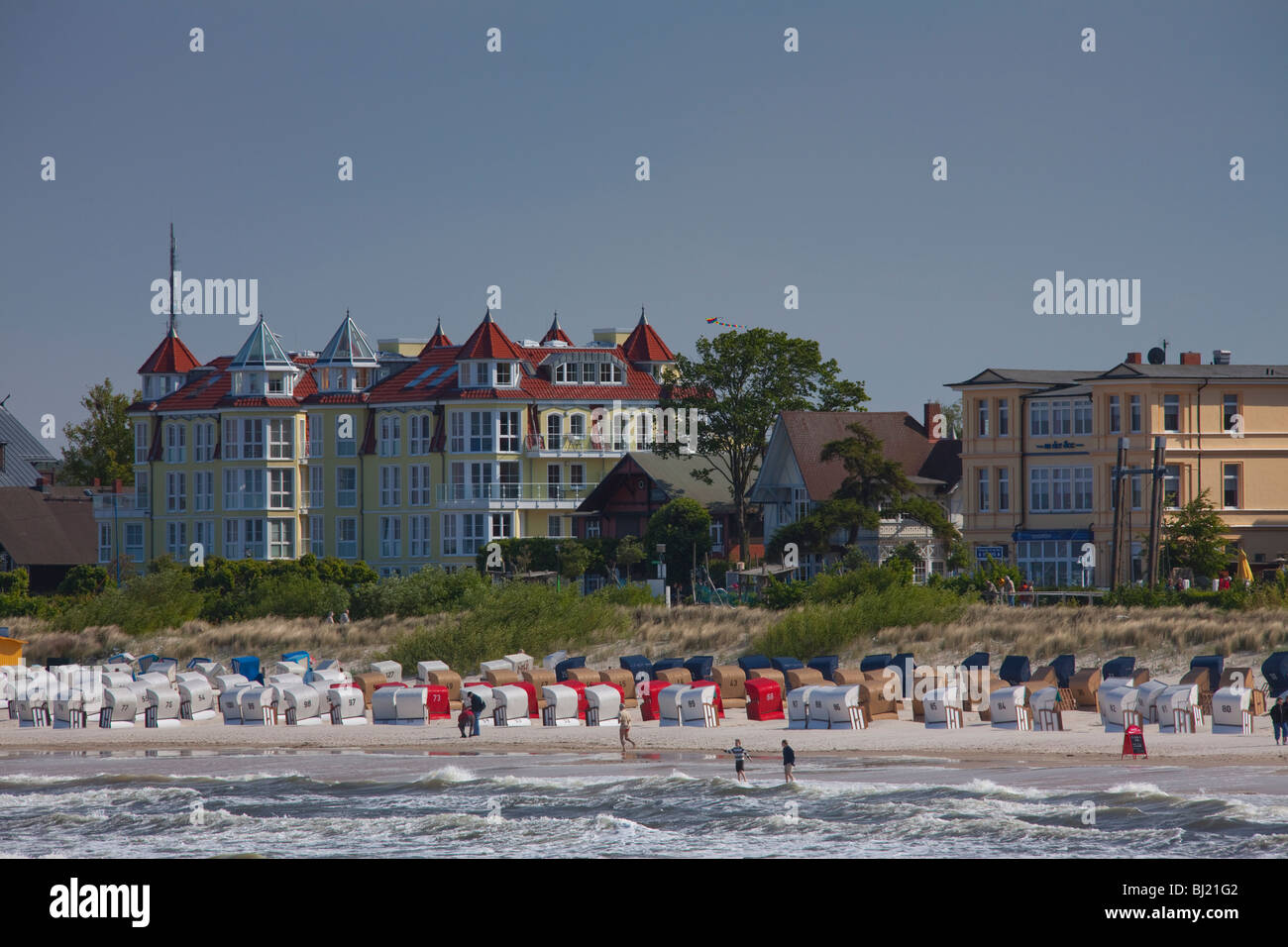 Spiaggia e hotel a Bansin sull'isola baltica Usedom, Meclemburgo-Pomerania Occidentale, Germania. Foto Stock