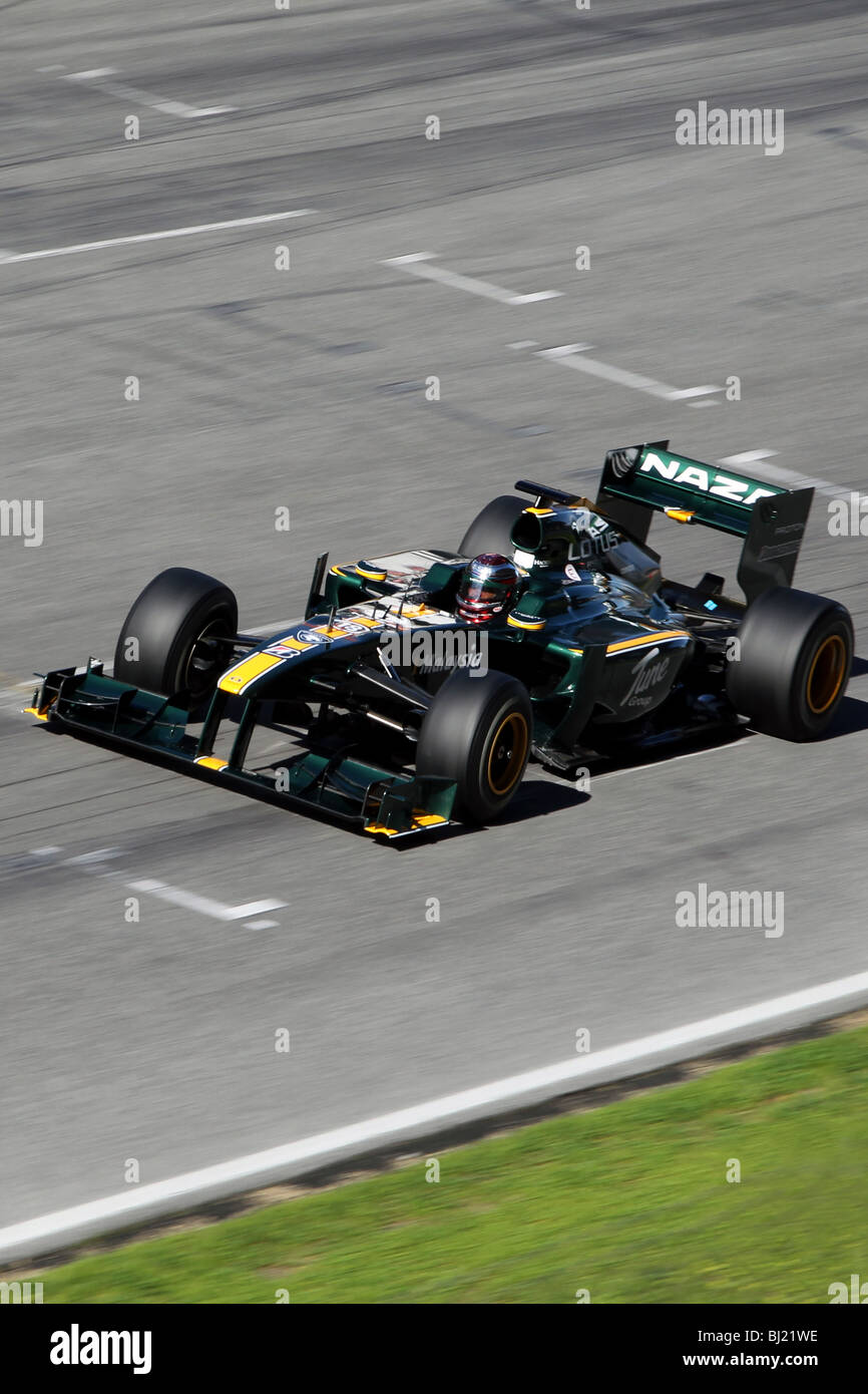 Jarno Trulli alla guida per il 2010 Lotus F1 racing team al circuito di Montmelo, Barcellona, Spagna Foto Stock