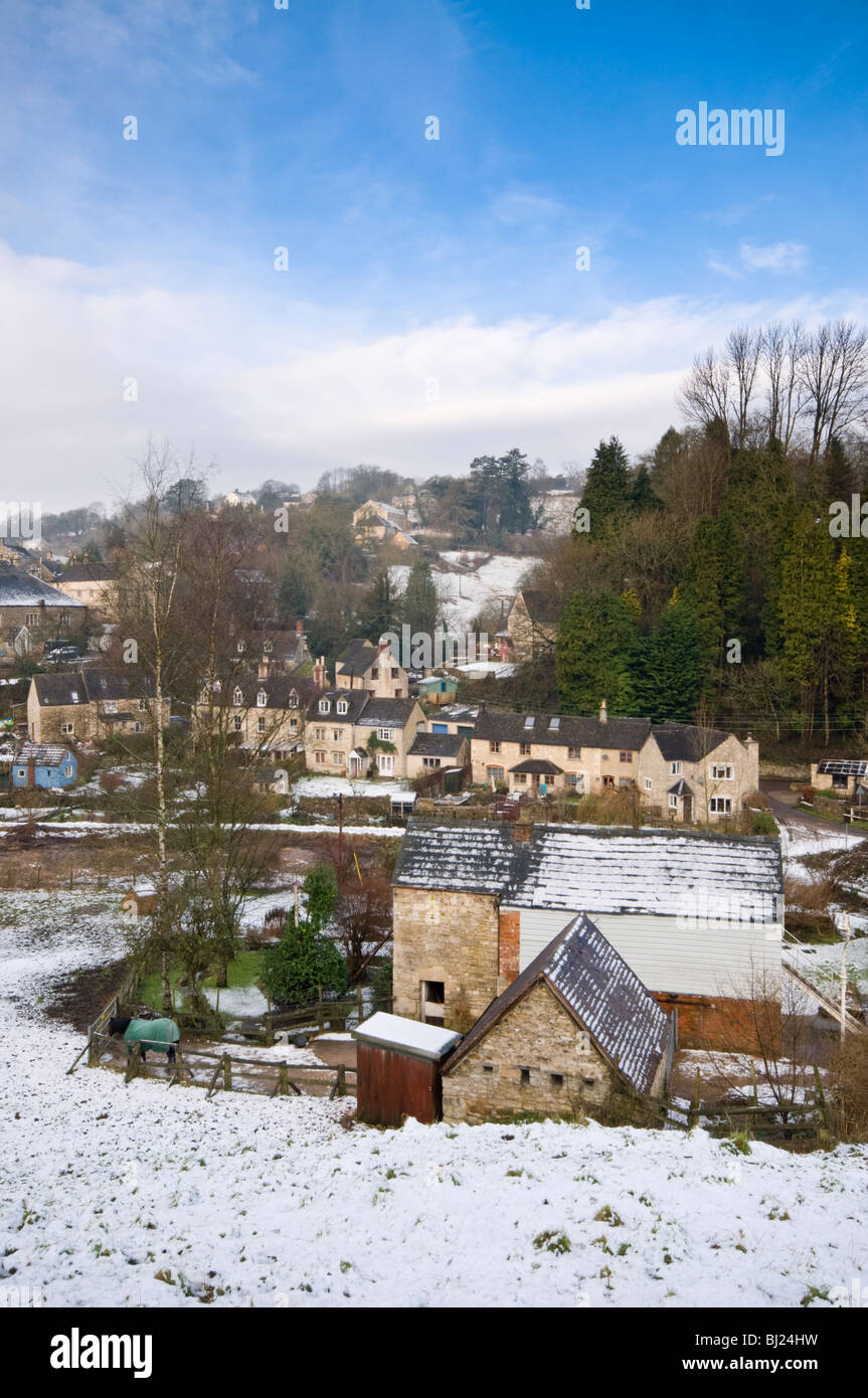 Scena invernale di villaggio Costwold Chalford, Gloucestershire, Regno Unito Foto Stock