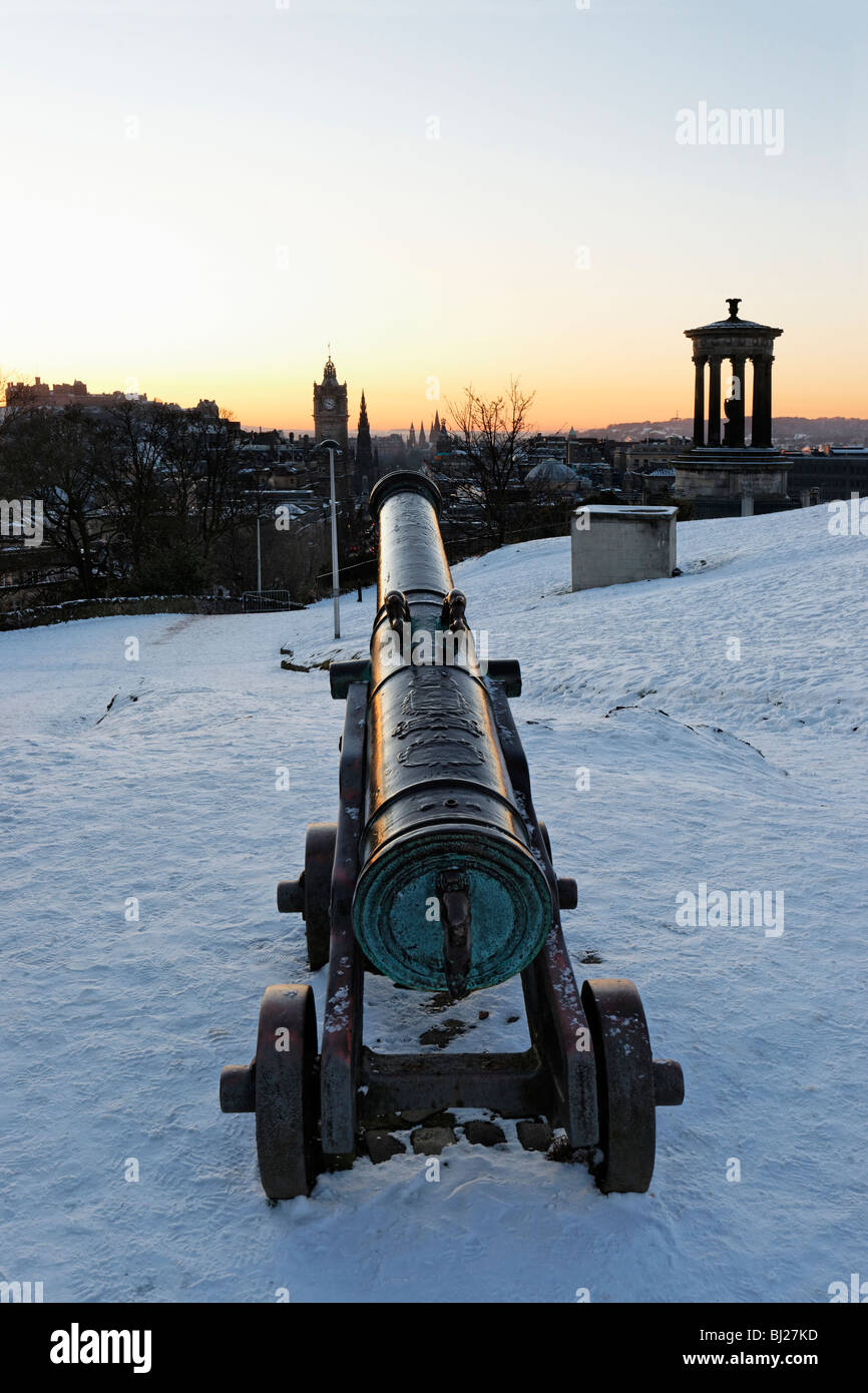 Un cannone su Calton Hill, Edimburgo, Scozia, Regno Unito. Foto Stock