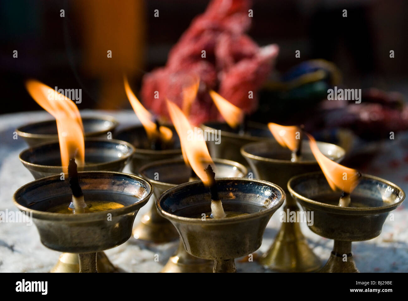 Close up di preghiera buddista lampade Foto Stock