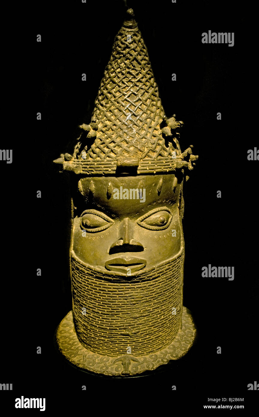 Iyoba Regina madre del XIX secolo Royal Benin Nigeria Guinea Museo Coast Africa Africa ( collare 37 di ammucchiati uno stringhe di Foto Stock