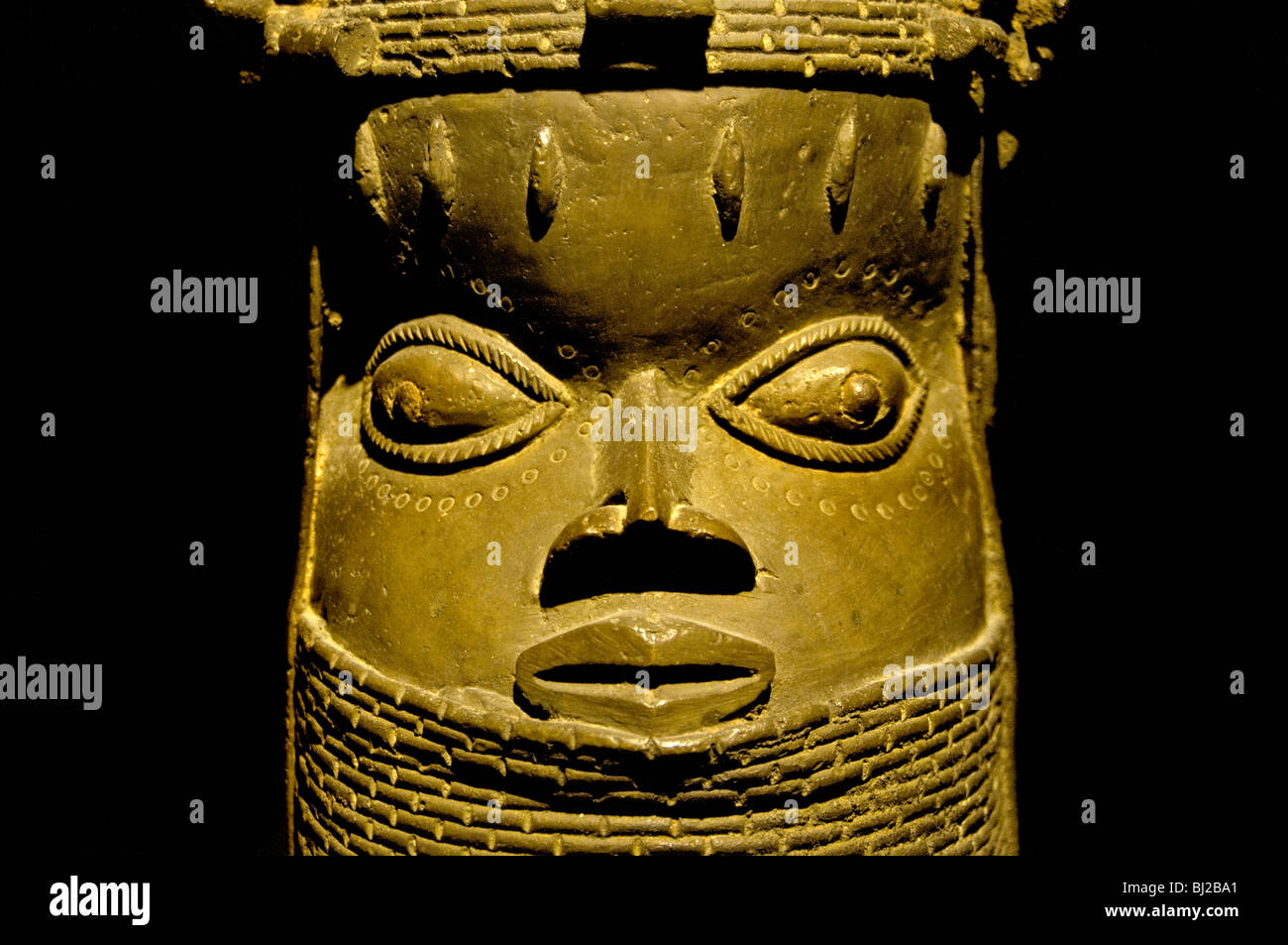 Iyoba Regina madre del XIX secolo Royal Benin Nigeria Guinea Museo Coast Africa Africa ( collare 37 di ammucchiati uno stringhe di Foto Stock