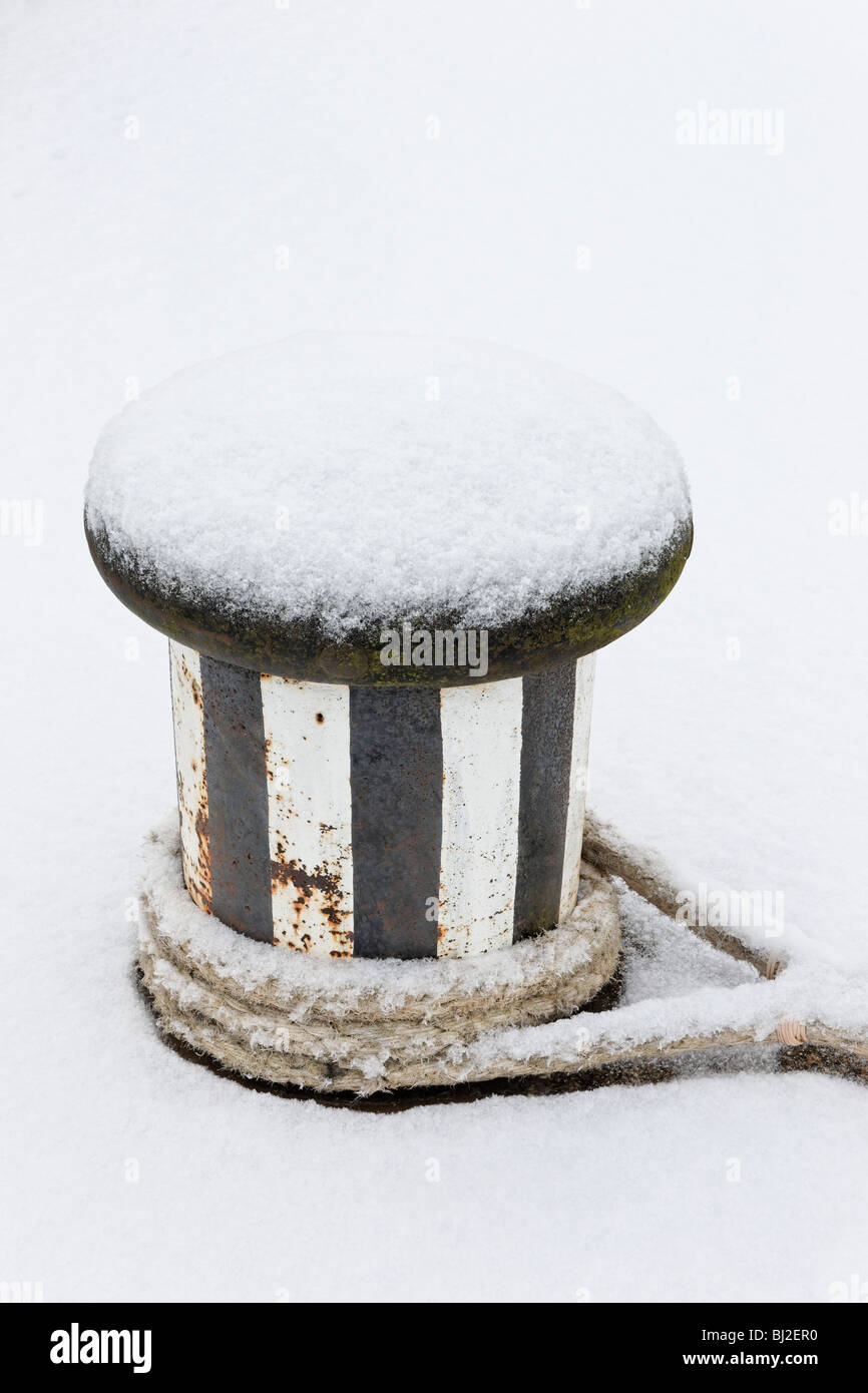 Bollard ormeggio per il Waverley su Pacific Quay, Glasgow, Scotland, Regno Unito. Foto Stock