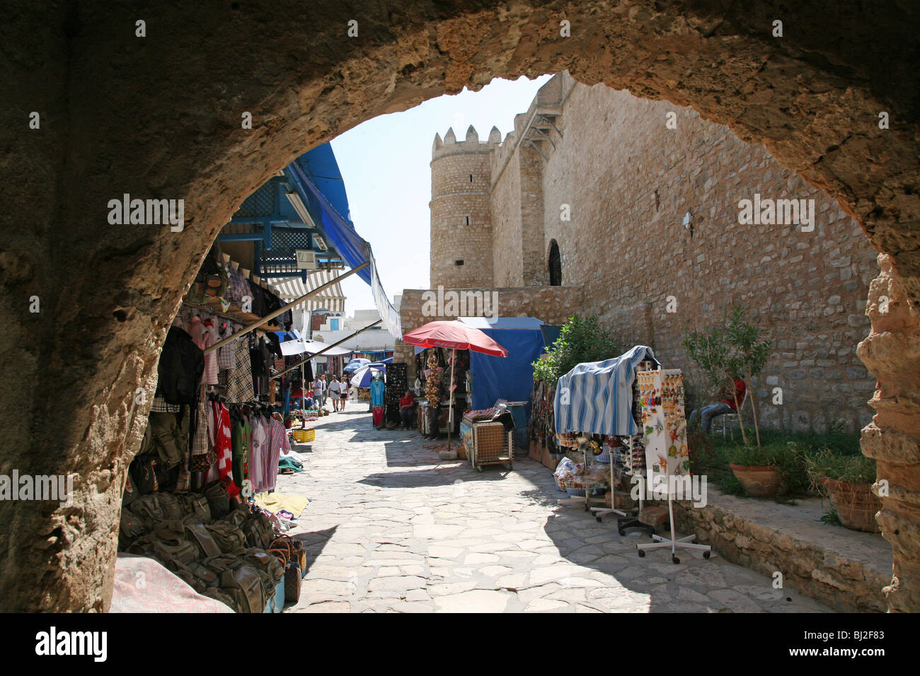 I venditori di souvenir si spegne al Medina ad Hammamet, Tunisia, Nord Africa Foto Stock