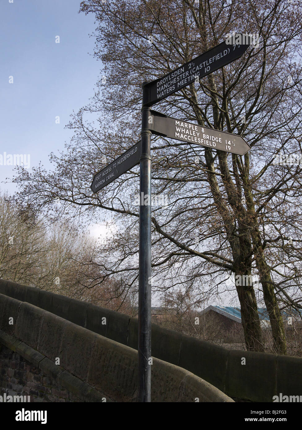 Banca Canale di Beagle direzione post. Ashton-under-Lyne, Greater Manchester, Regno Unito. Foto Stock
