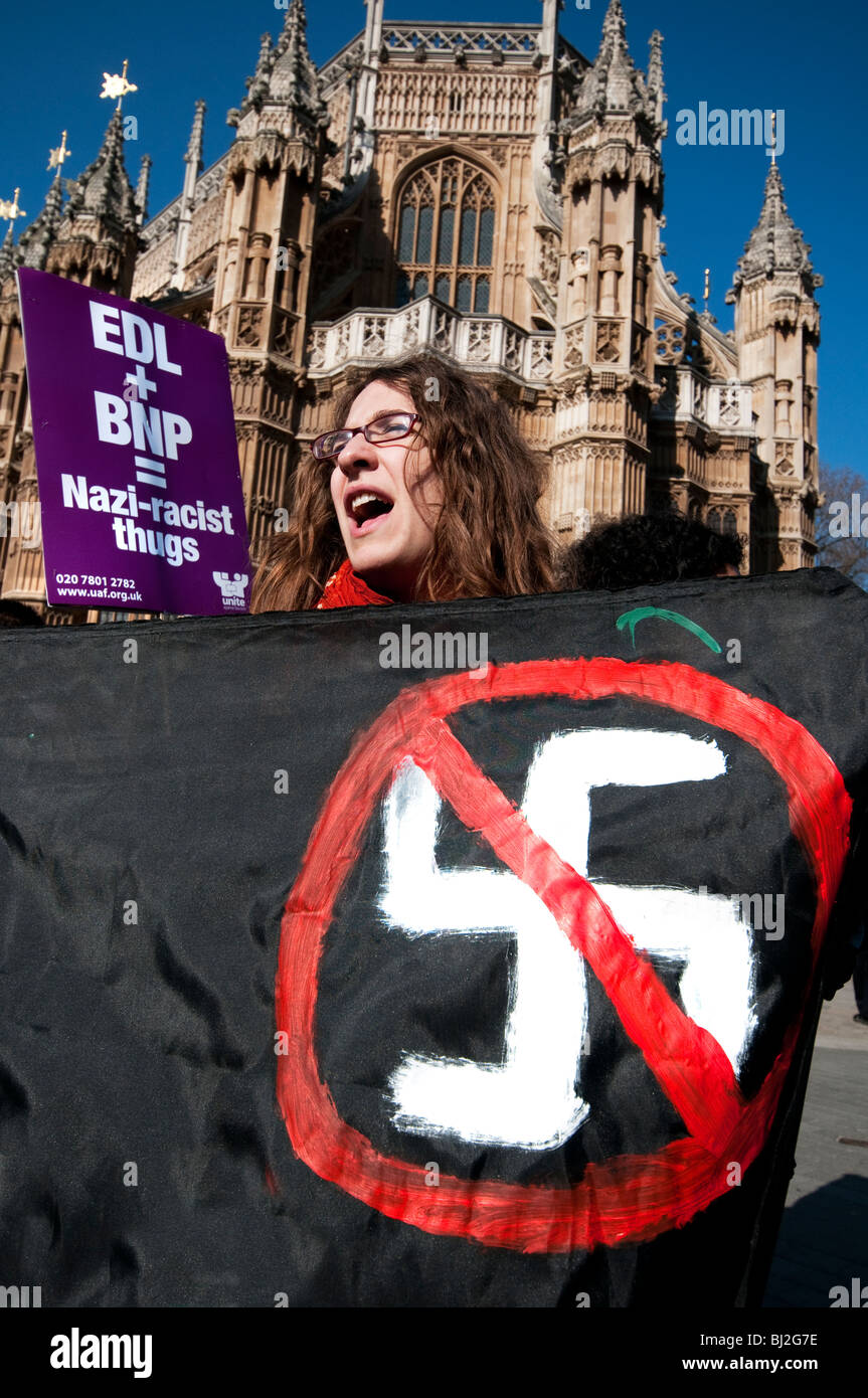 UAF (uniti contro il fascismo) protesta in piazza del Parlamento contro Islamophobic uomo politico olandese Geert Wilders visita a Londra. Foto Stock