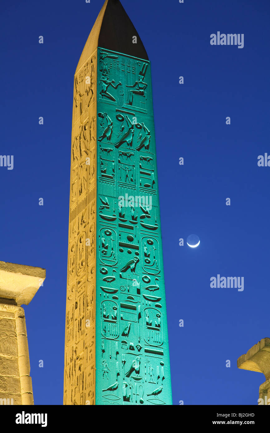 Pilone e obelisco di Ramses II, del Tempio di Luxor in Egitto Foto Stock