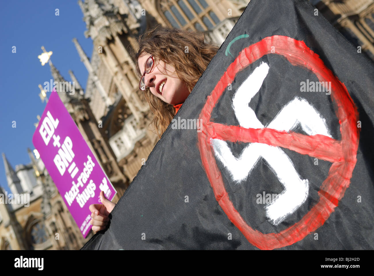 A unire le forze contro il fascismo sostenitore proteste contro la difesa inglese League a Londra, 05/03/2010. Foto Stock