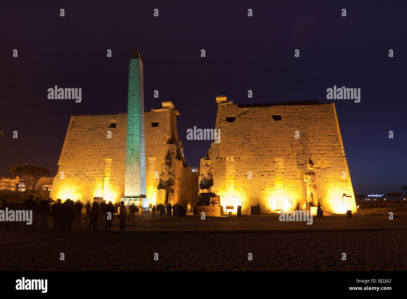 Pilone e obelisco di Ramses II, del Tempio di Luxor in Egitto Foto Stock
