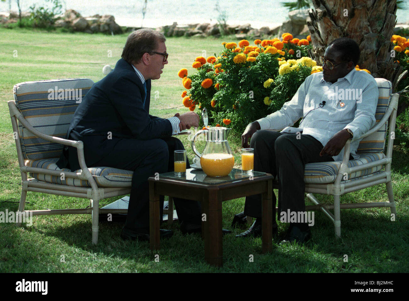 SIR DAVID Frost & Robert Mugabe FROST domenica 09 novembre 1993 Foto Stock