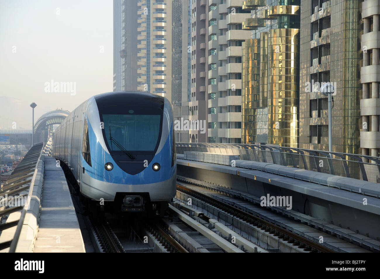 Treno della metropolitana a Dubai, Emirati Arabi Uniti Foto Stock