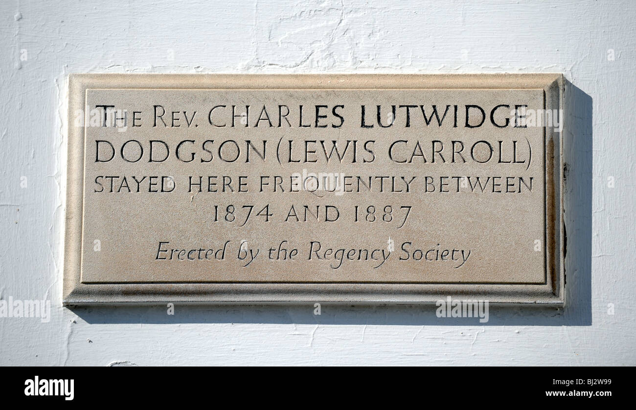 Placca di dove don Charles Lutwidge Dodgson altrimenti noto come Lewis Carroll alloggiato in Brighton Sussex Square REGNO UNITO Foto Stock