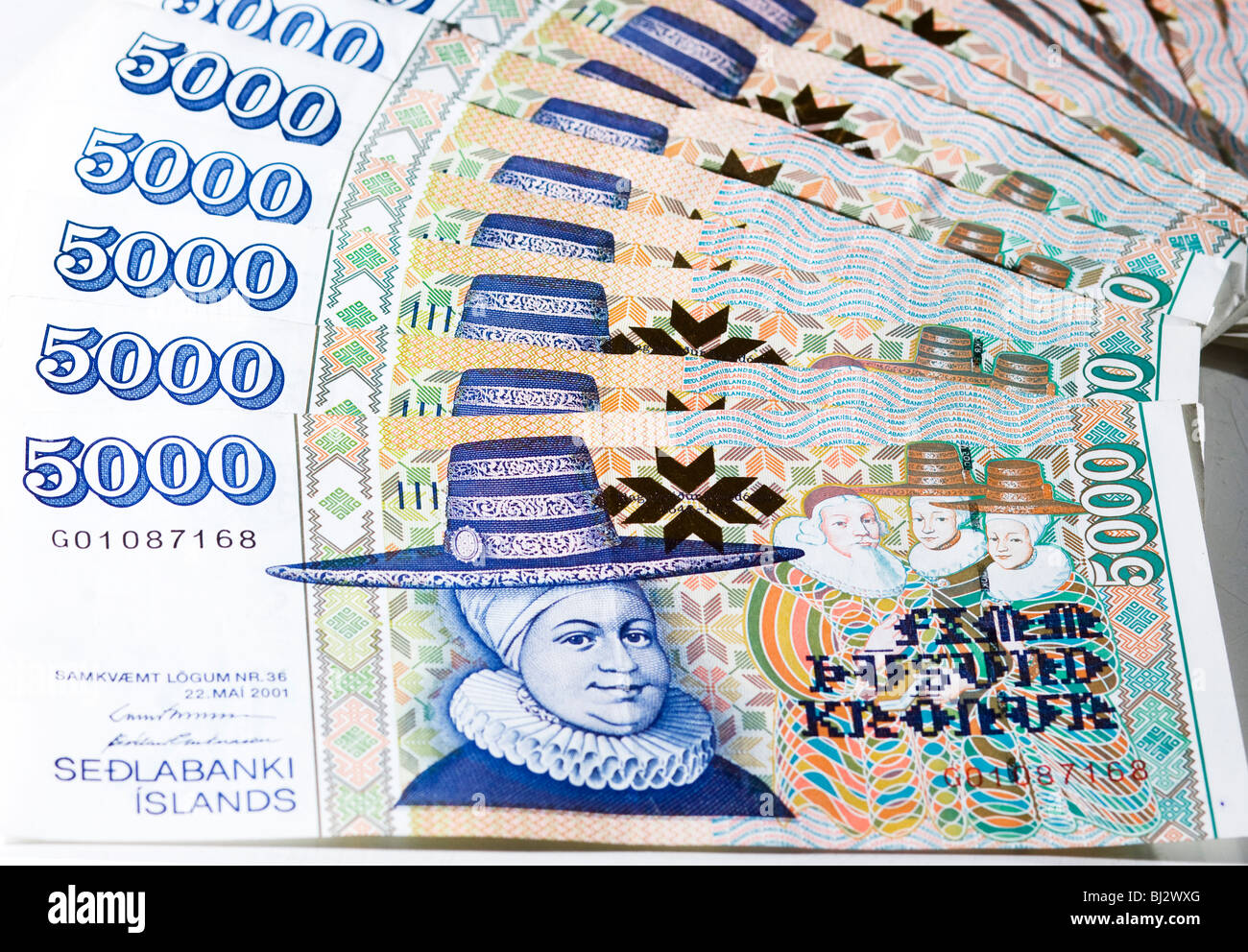 Banconote corona islandese divertente isolato su sfondo bianco Foto Stock
