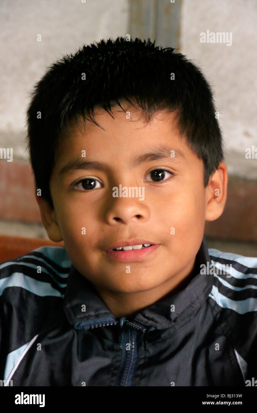 Il Perù bambino studia presso la scuola dopo centro parrocchiale in Pamplona Alta, Lima. foto (C) Sean Sprague 2009 Foto Stock