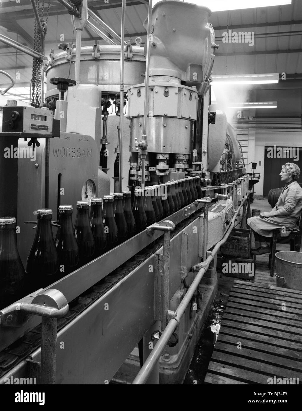 Ward & Sons nuovo soft drink impianto di imbottigliamento, Swinton, South Yorkshire, 1961. Artista: Michael Walters Foto Stock