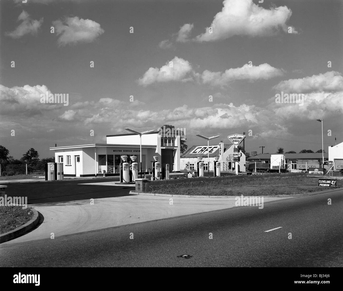 Cleveland stazione di benzina, Marr, South Yorkshire, 1963. Artista: Michael Walters Foto Stock