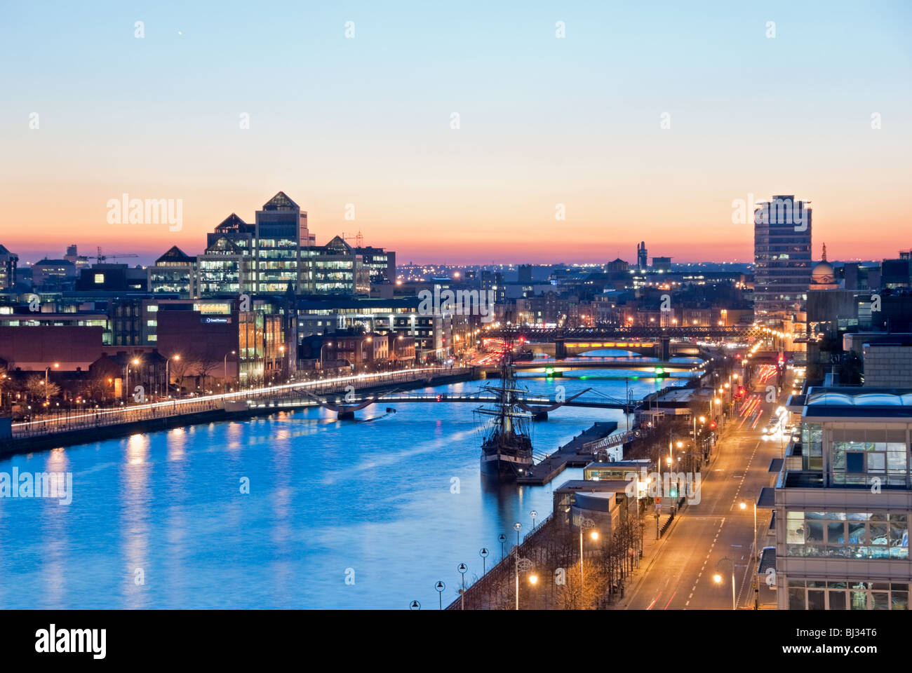 Serata sul fiume Liffey Foto Stock