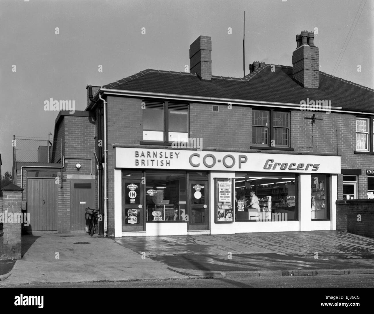 Barnsley Co-op, Kendray ramo esterno, Barnsley, South Yorkshire, 1961. Artista: Michael Walters Foto Stock