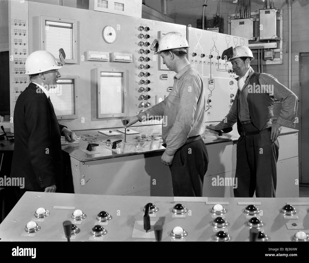 La formazione in un'acciaieria, Rotherham, South Yorkshire, 1964. Artista: Michael Walters Foto Stock