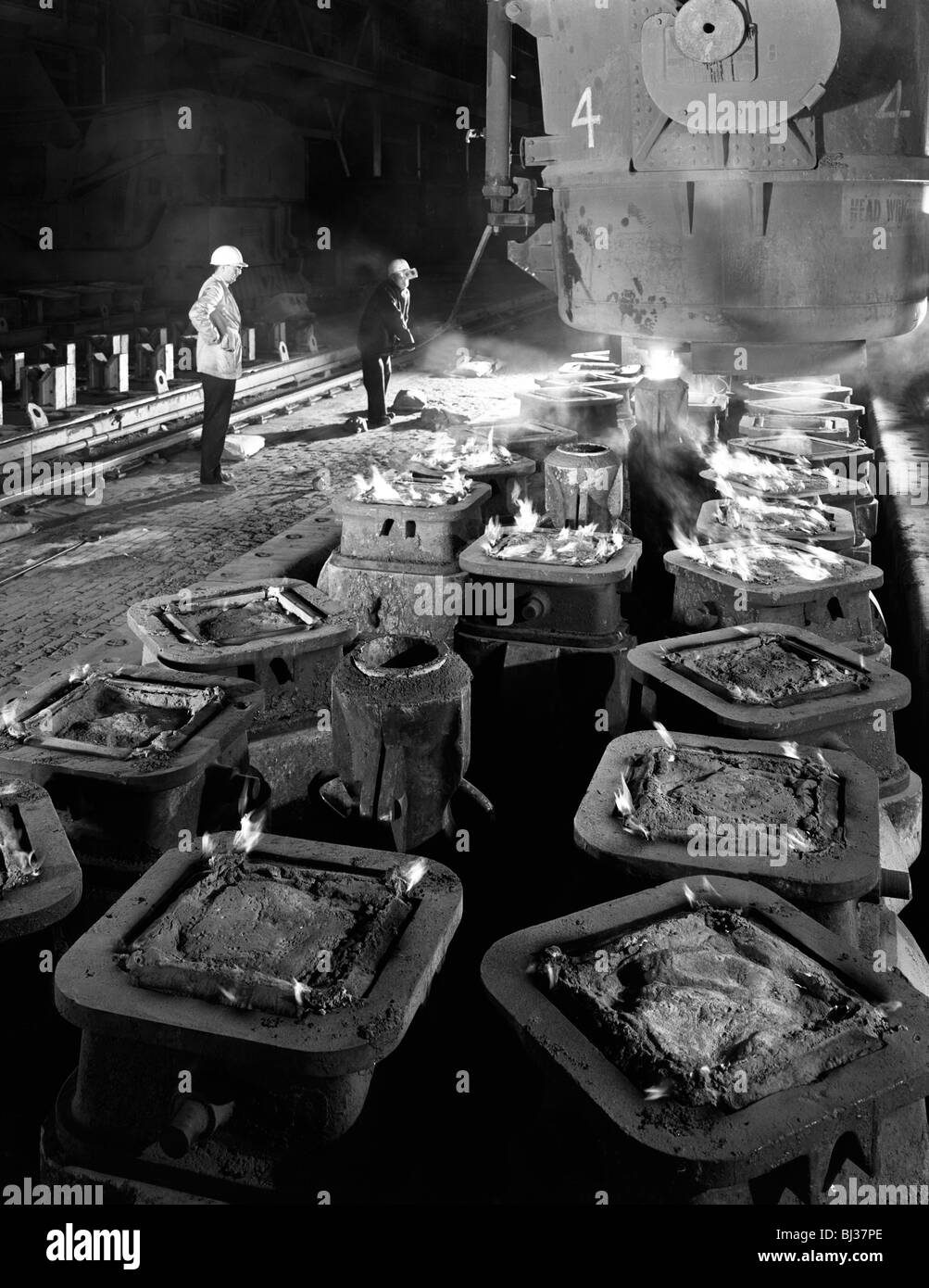 Colata di maiale al Park Gate del ferro & acciaio Co, Rotherham, South Yorkshire, 1964. Artista: Michael Walters Foto Stock