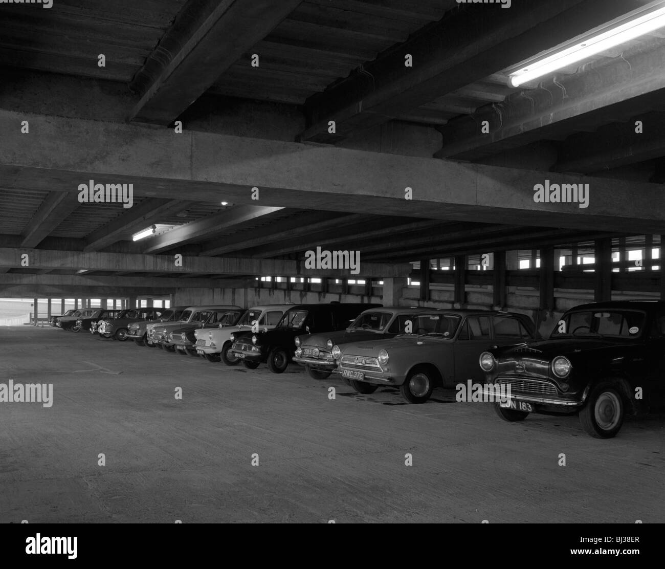 Doncaster Nord Stazione Bus parcheggio auto, South Yorkshire, 1967. Artista: Michael Walters Foto Stock