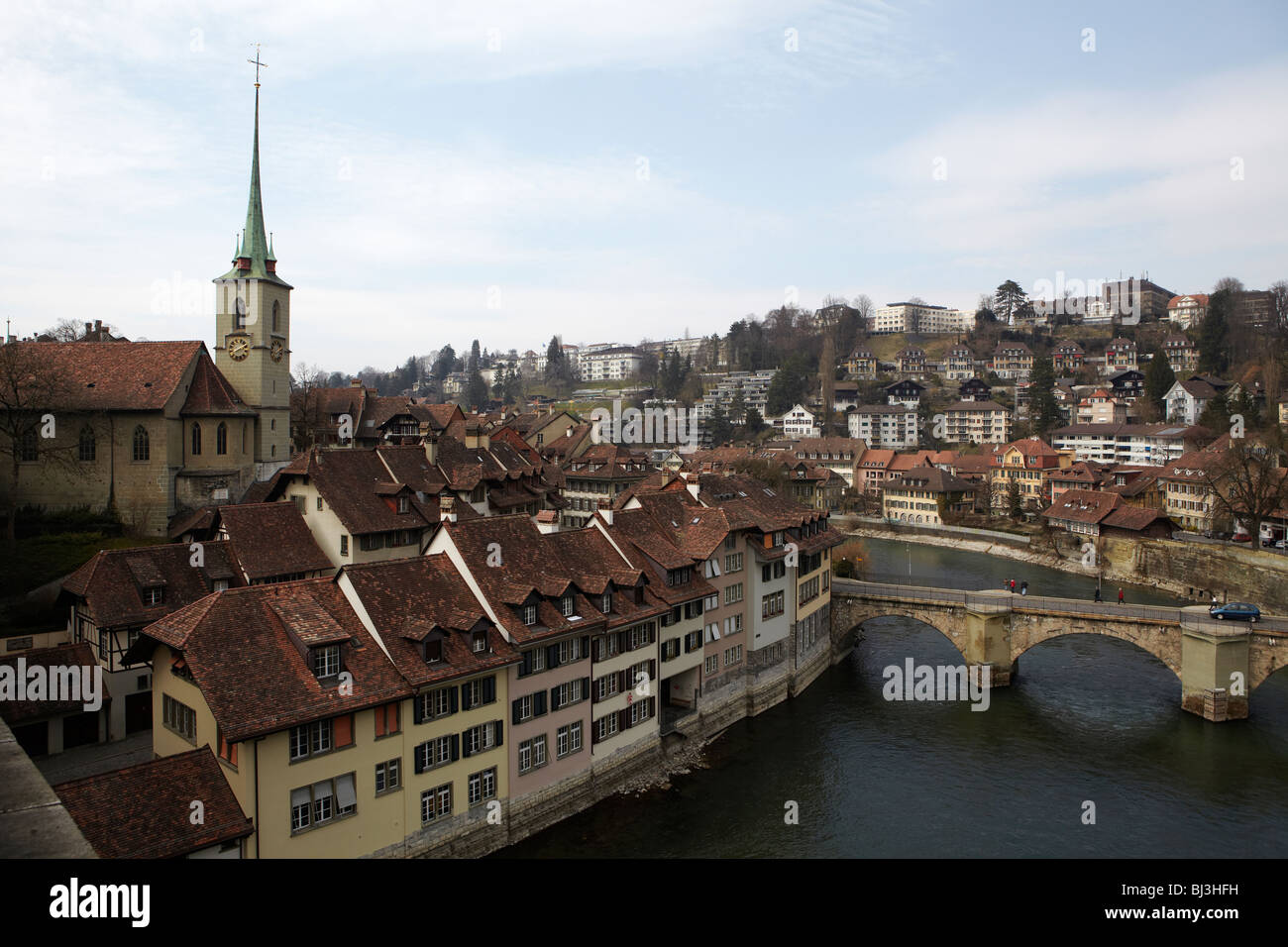 Vista sul fiume Aare e sui tetti della città di Berna, Svizzera Foto Stock