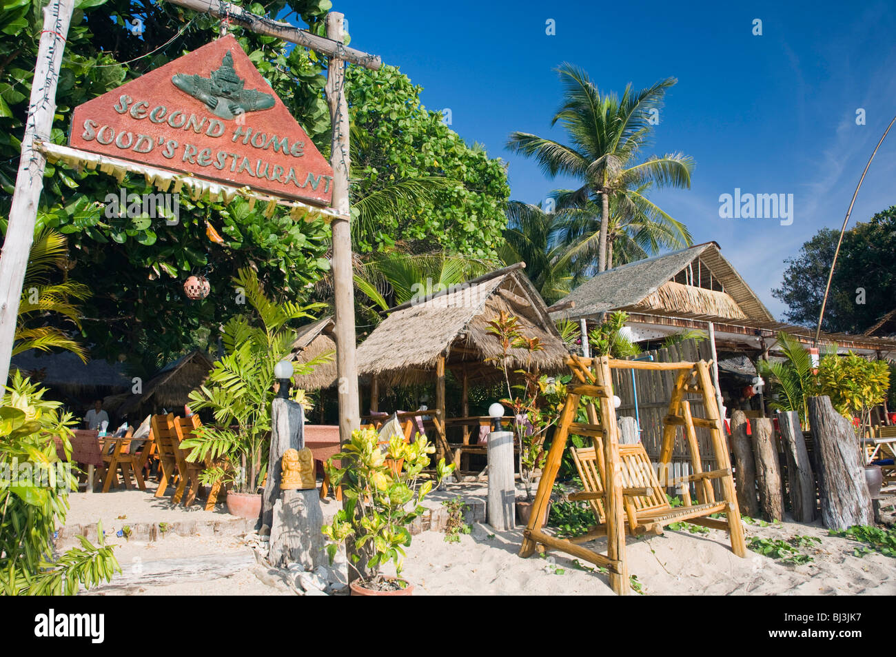 Secondo Home Ristorante sulla spiaggia, lunga spiaggia, Phra Ae Beach, isola di Ko Lanta, Koh Lanta, Krabi, Thailandia, Asia Foto Stock