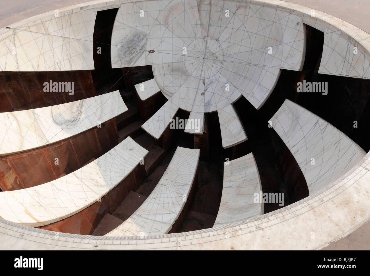 Strumento astronomico costruito dal Maharajah Jai Singh nel 1728 come parte del Jantar Mantar observatory. Foto Stock
