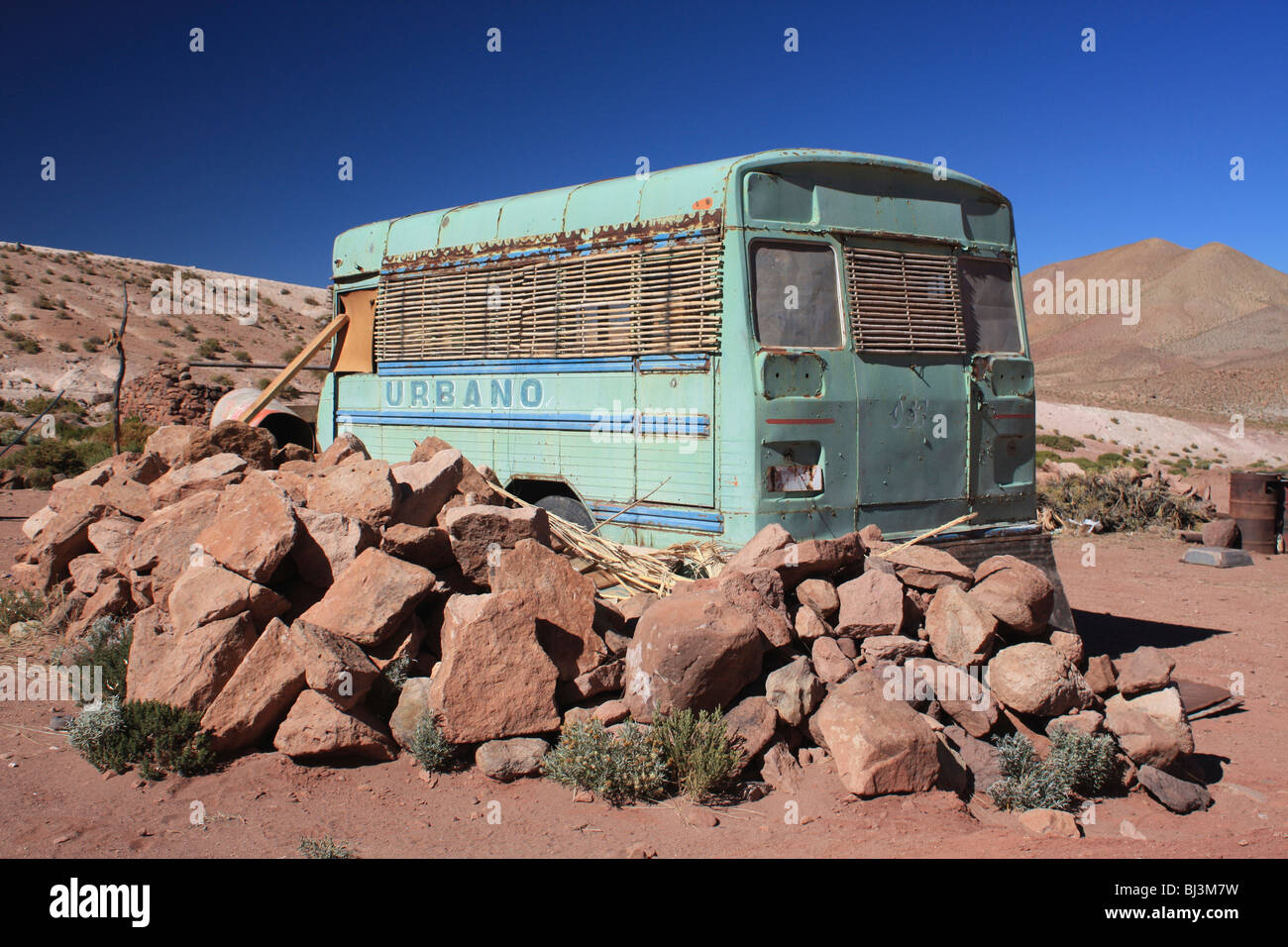 Bus abbandonati, MACHUCA (2004), Altiplano, Cile Foto Stock