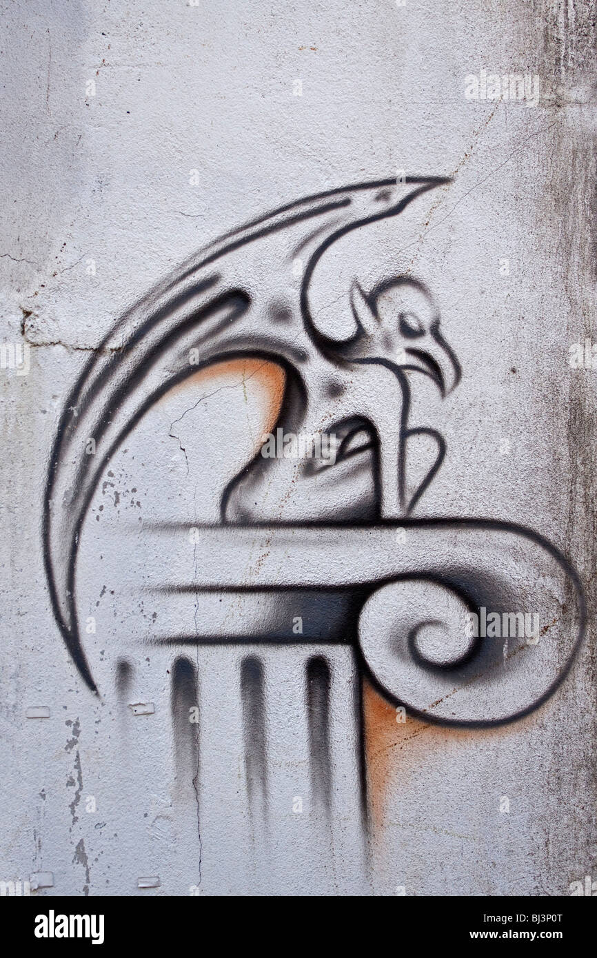 Mitica creatura, Alata Demone dall'inferno, graffiti su una parete Foto Stock