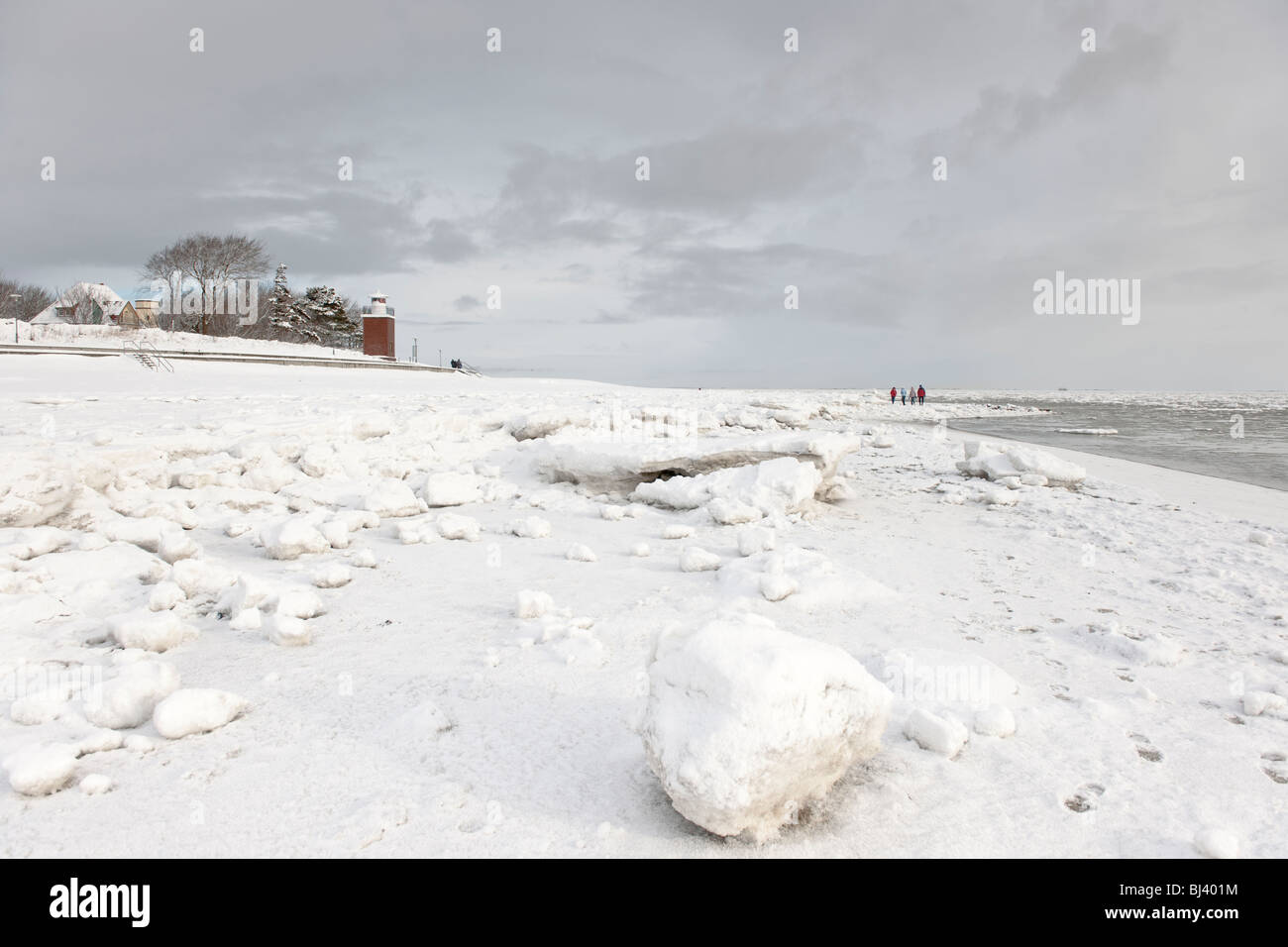 Il Olhoern faro sulla neve spiaggia sud di Wyk, isola del Mare del Nord di Foehr, Nationalpark Wattenmeer Schleswig-Holsteinisches Foto Stock