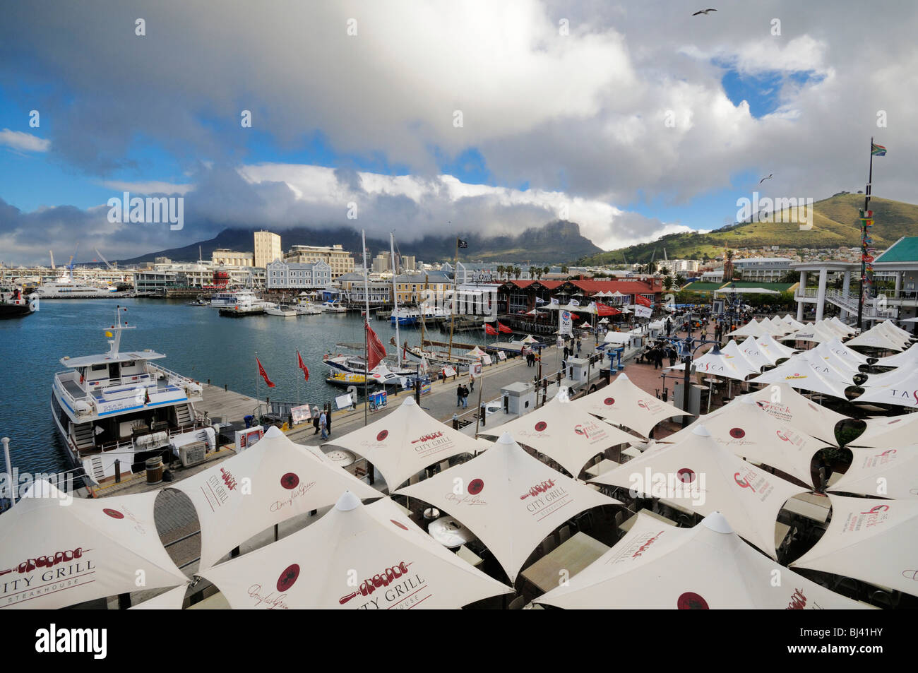 Quay 4, vista al mare e la Table Mountain, Waterfront, Città del Capo, Provincia del Capo, in Sud Africa e Africa Foto Stock