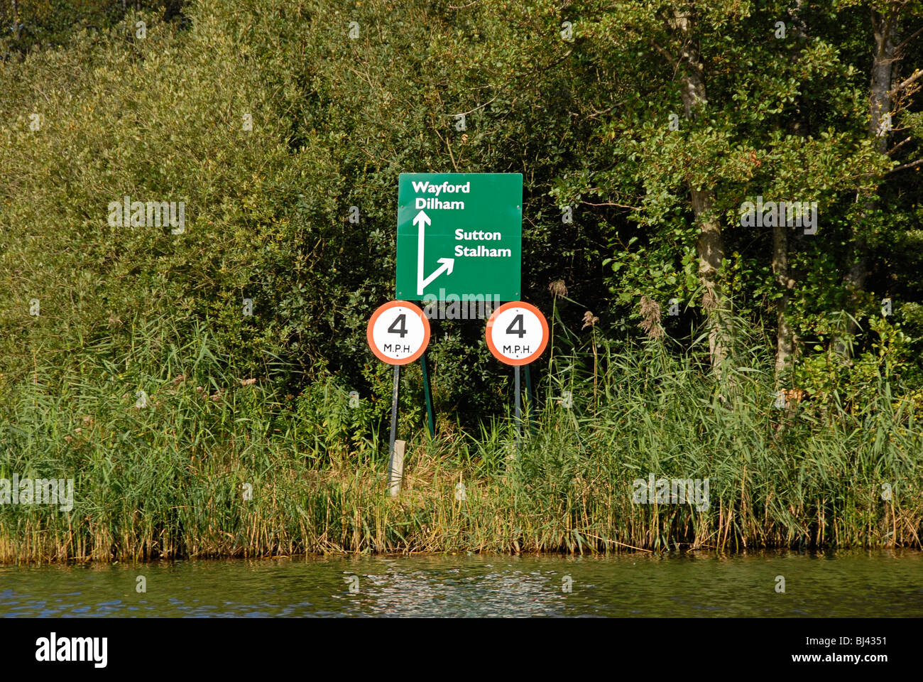 Sign posti e limite di velocità segni, Norfolk Broads Foto Stock